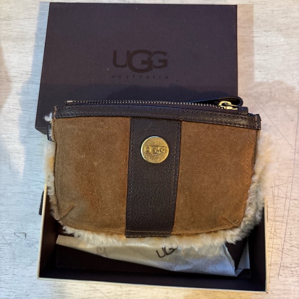 NWT UGG CHESTNUT WRISTLET